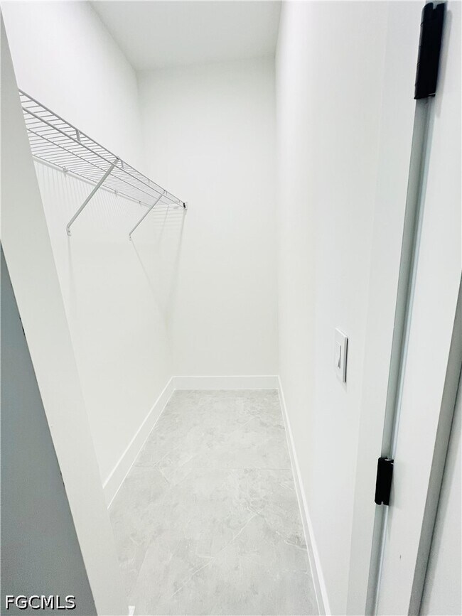 Building Photo - 1422 NE 20th St