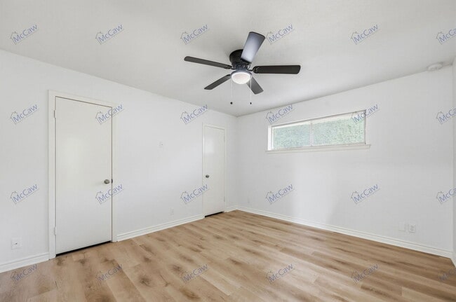 Building Photo - 1423 Main St