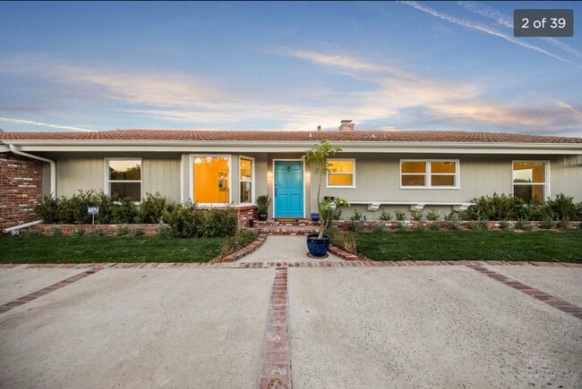 Building Photo - 6722 Dume Dr