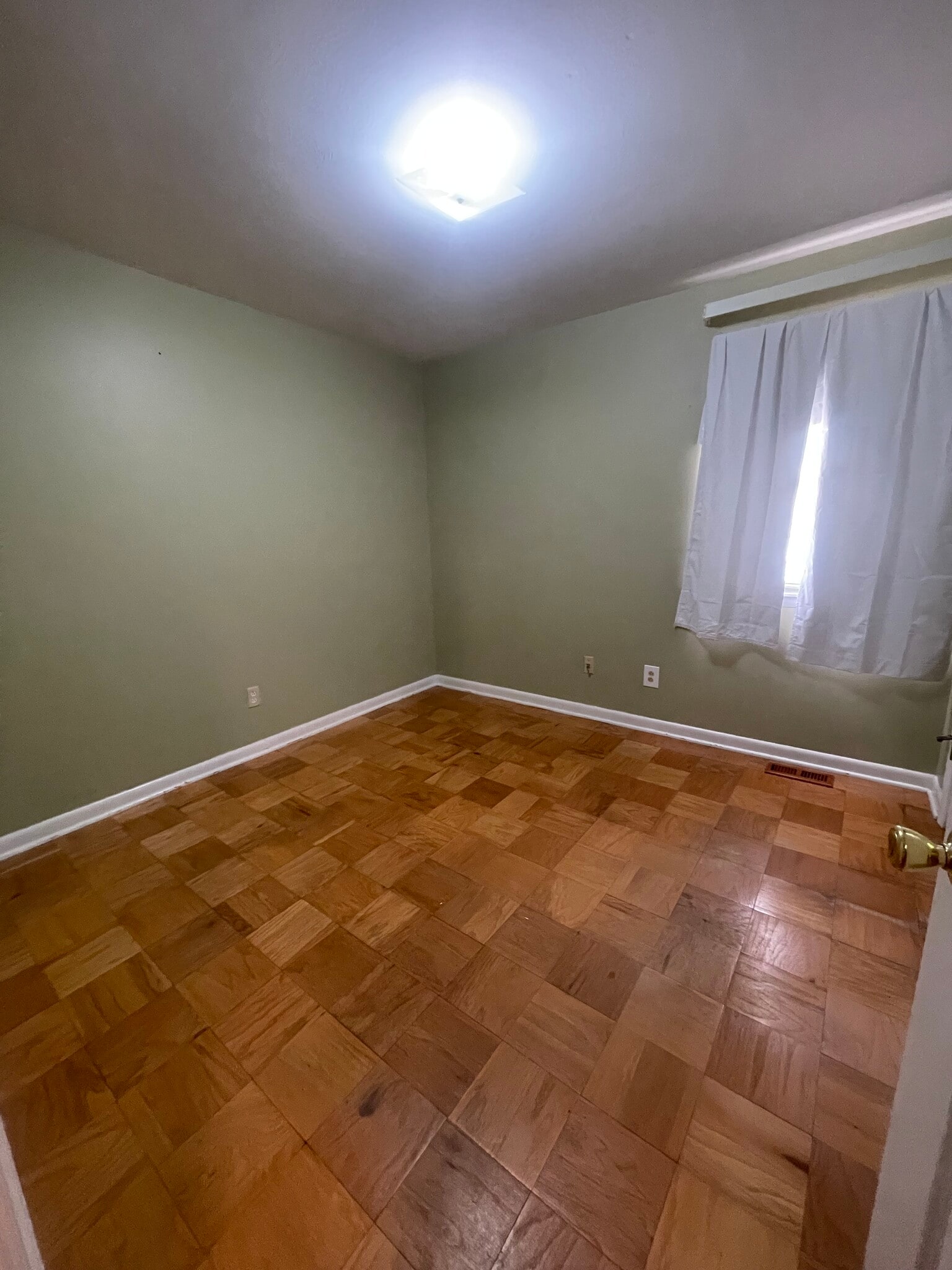 Building Photo - 1832 Epworth Ln