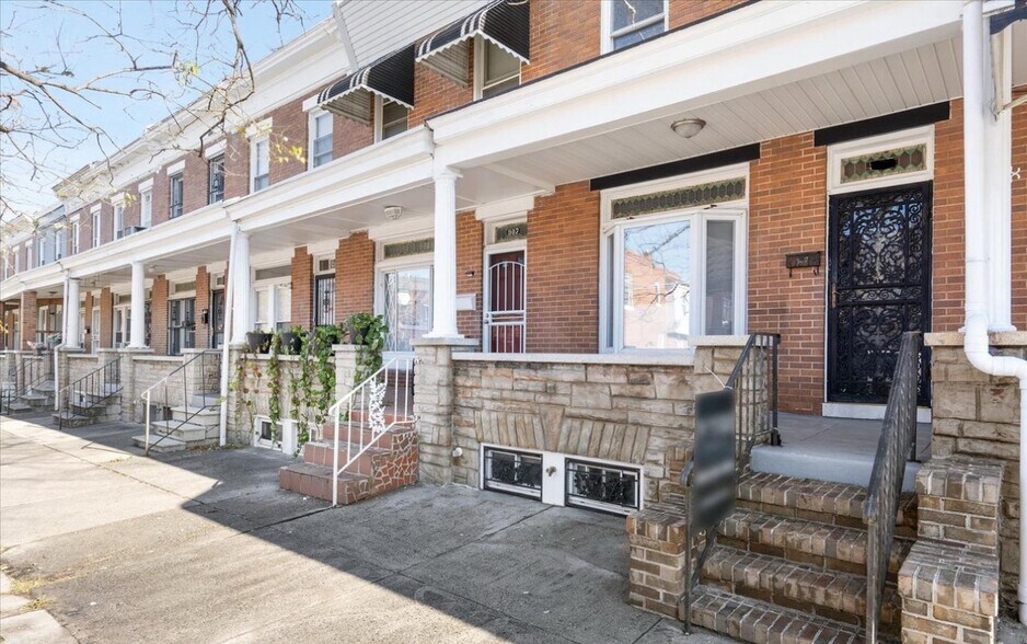 Building Photo - 905 N Linwood Ave