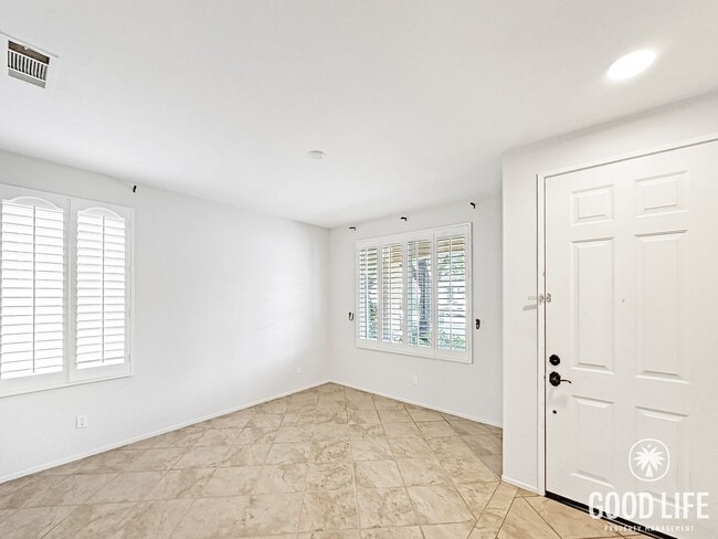 Building Photo - Price Reduced! Stunning Irvine 4BR Home – Private Yard & 2-Car Garage