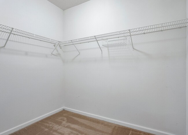 Building Photo - Spacious & Bright Condos Located in Glen A...