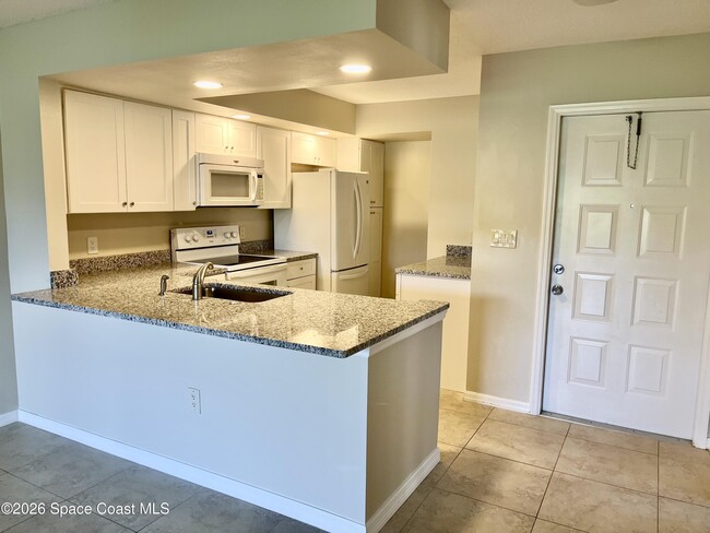 Building Photo - 1059 Country Club Dr