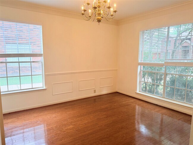 Building Photo - 3306 Vista Lake Dr