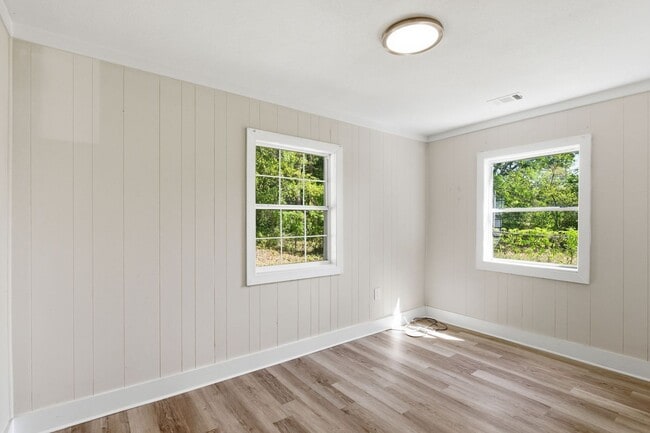 Building Photo - 116 Chester Ave