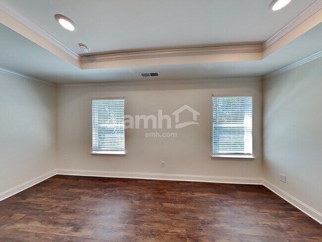 Building Photo - 1943 Windsor Park Ave