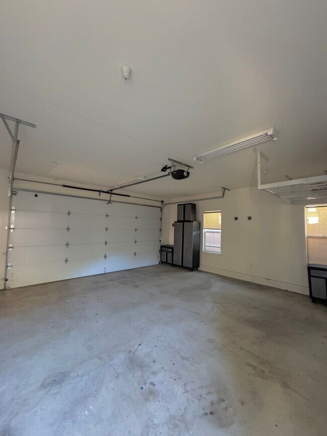 Building Photo - 4034 Madison Ave