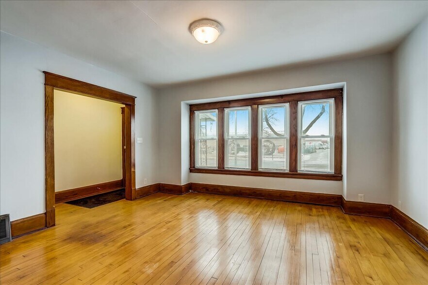 Living Room - 1703 W Custer Ave