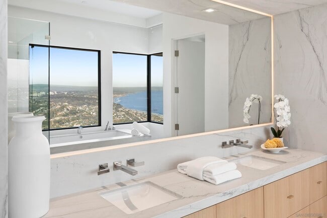 Building Photo - 2082 Via Casa Alta