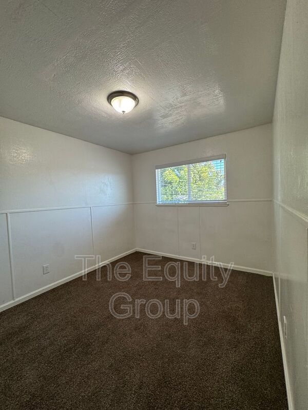 Building Photo - 810 S Court St