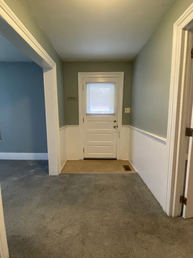 Building Photo - 2207 Roberts St