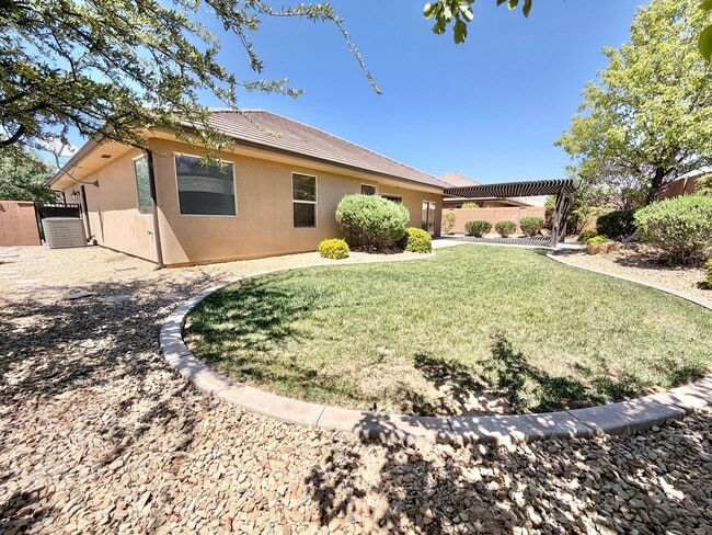 Building Photo - Beautiful Riverstone Home!!