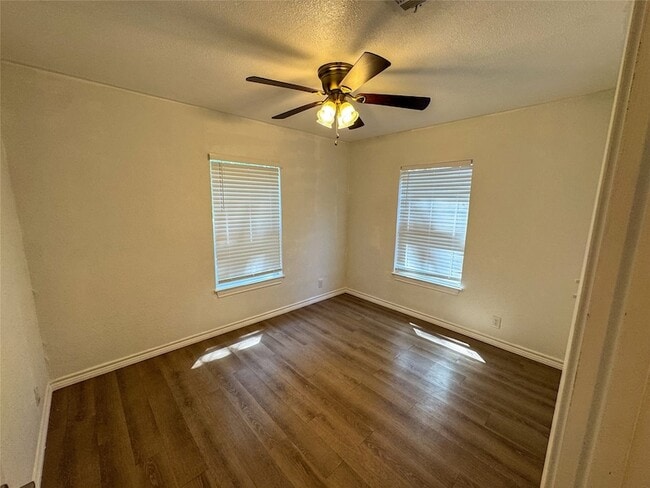 Building Photo - 910 S Austin St