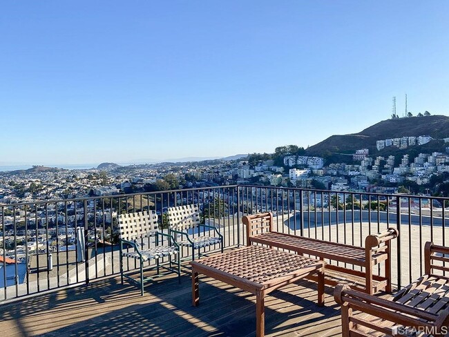 Building Photo - 370 Upper Terrace