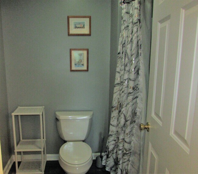 Building Photo - This is a 2 Bedroom, 2 Bathroom Completely...