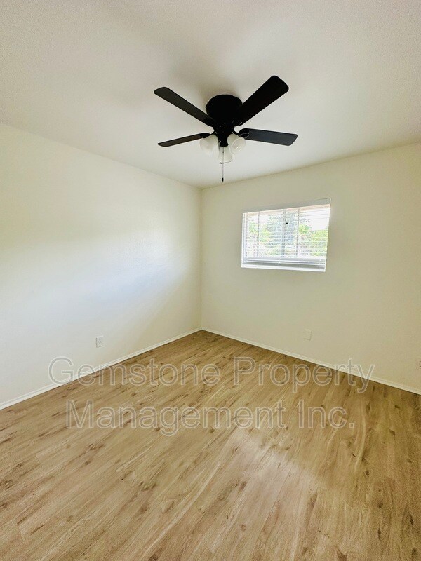 Building Photo - 5233 Countryside Dr