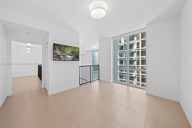 Building Photo - 300 S Biscayne Blvd