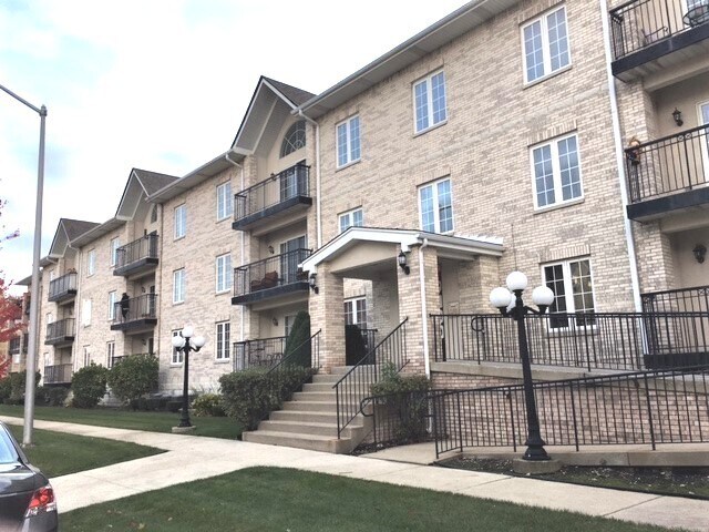 Building Photo - 9400 S 79th Ave