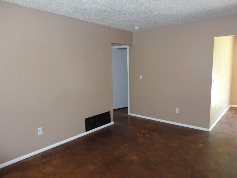 Building Photo - 1024 NW 20th St