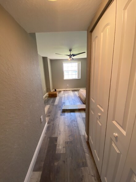 Building Photo - 2831 N Oakland Forest Dr