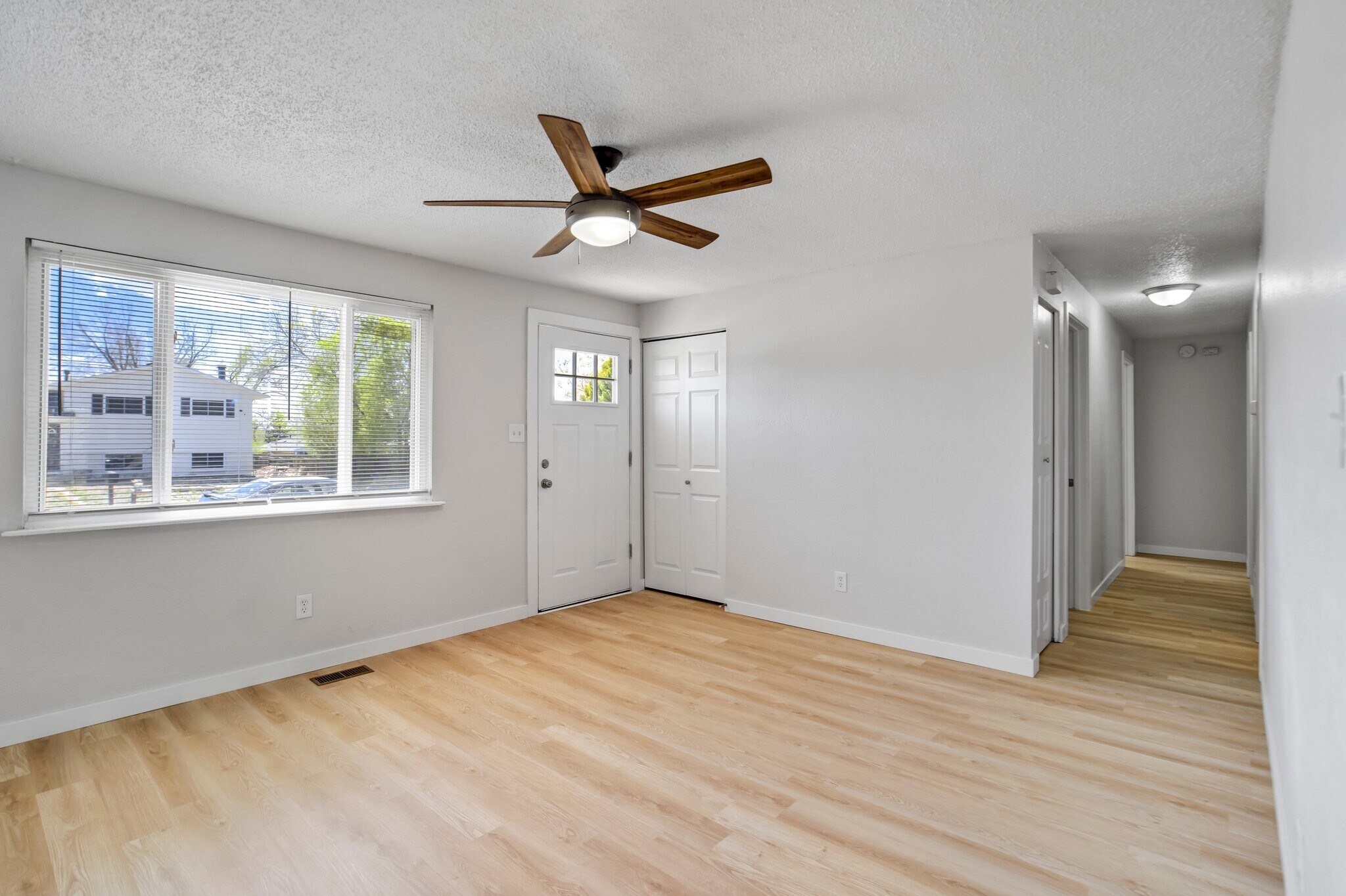 Building Photo - 2050 Del Mar Dr