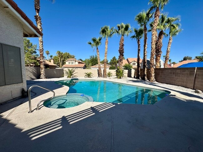 Building Photo - Green Valley hone with Pool & Spa