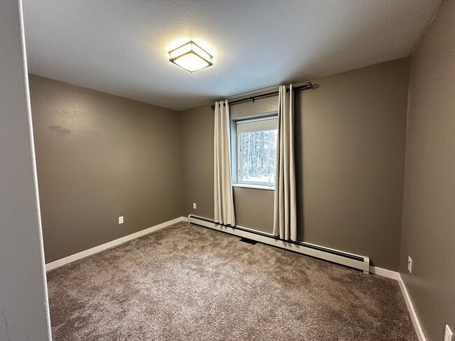 Building Photo - 1321 Groundsel Ave