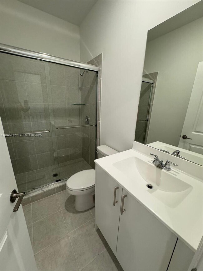 Building Photo - 635 SE 13th St Cir