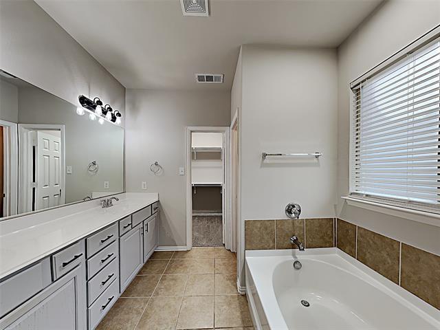 Building Photo - 661 Cattlemans Way