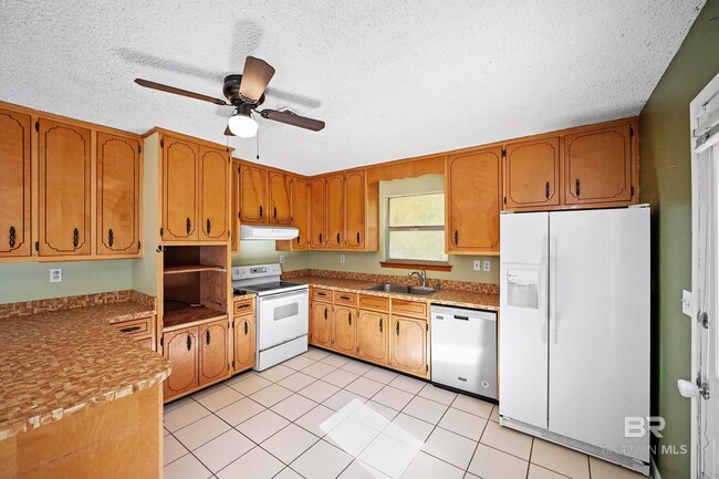 Building Photo - 34046 Widell Ave