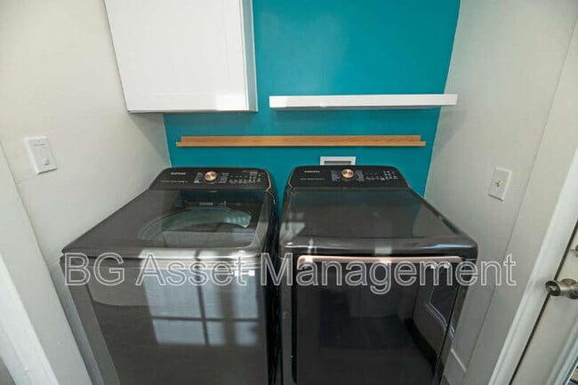 Building Photo - 5524 Shattuck Ave.