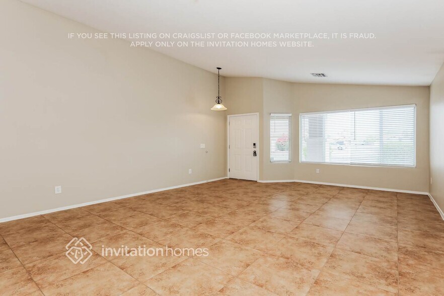 Building Photo - 4073 E Princeton Ave