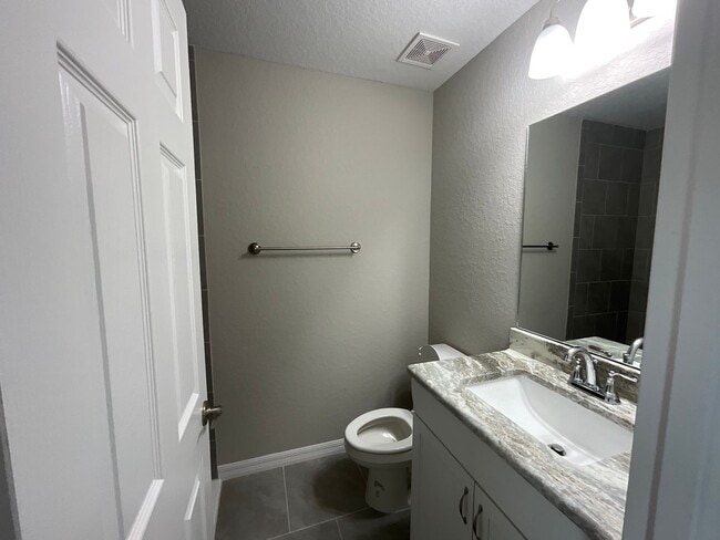Building Photo - Beautiful  Home!