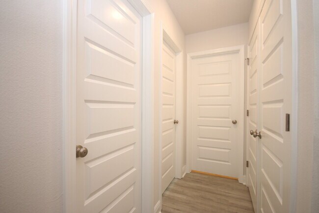 Building Photo - Pet-Friendly 3BR Townhome in Meadow Brook ...