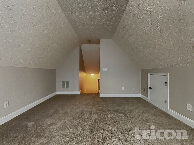 Building Photo - 110 Brooks Cir