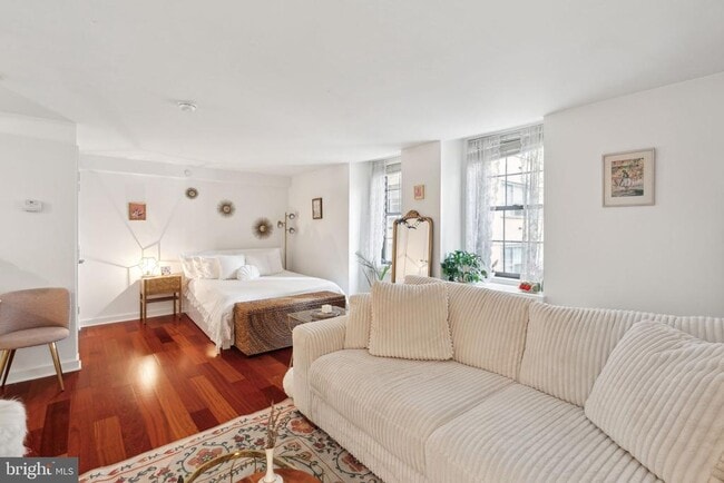 Primary Photo - 219 S 18th St