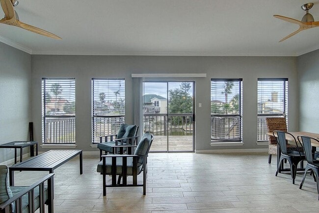 Building Photo - 15302 Bonasse Ct