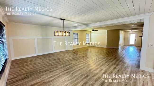 Building Photo - 1040 Elderberry Dr