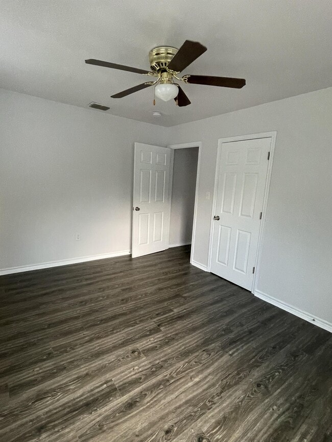 Building Photo - 4606 Nesbitt Dr