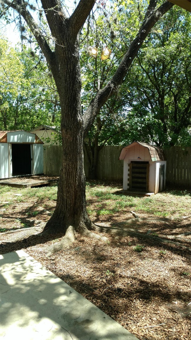 Building Photo - 2017 Ramona Cir