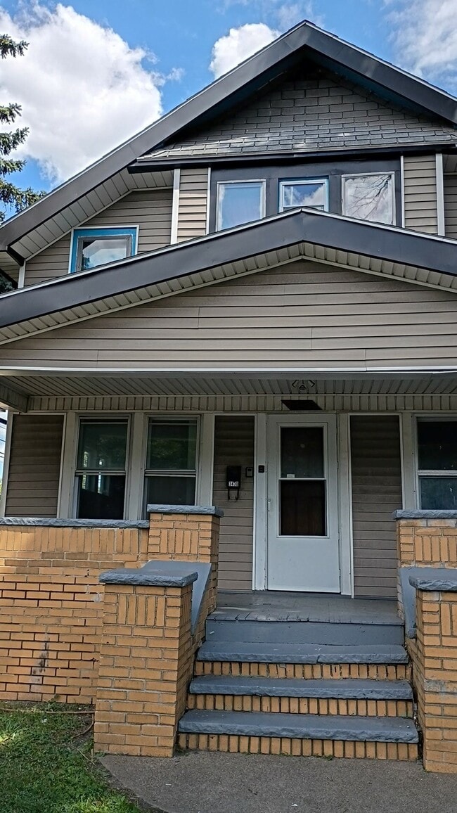Building Photo - 3430 Maple St