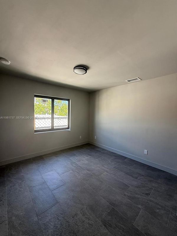 Building Photo - 2810 NW 9th Ct