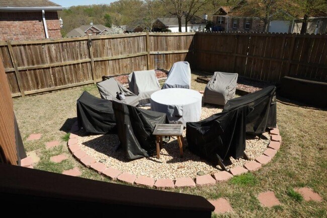 Building Photo - 2908 Northaven Dr