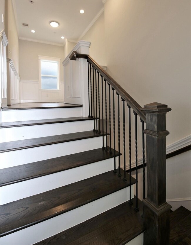 Building Photo - 2114 Bidwell Dr