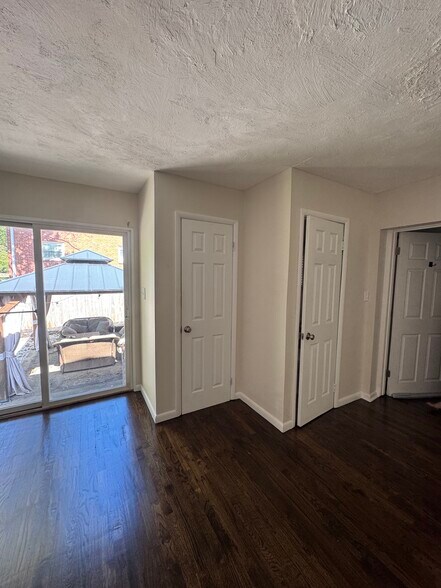 Building Photo - 4941 Kelsch Ln