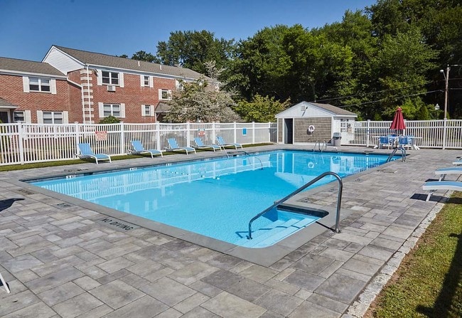 Building Photo - 131 Salmon Brook Dr