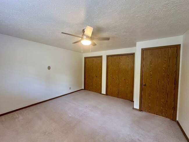 Building Photo - Three Bedroom Home in Keizer with a Puttin...