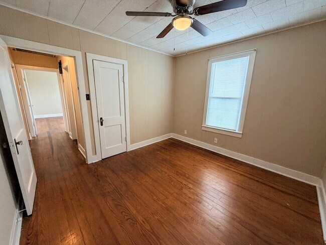 Building Photo - Spacious 4BR Downtown Lake Charles Home - Full of Character