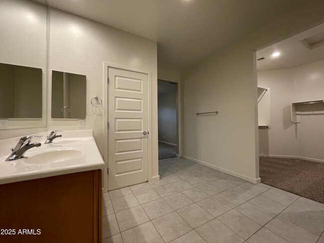 Building Photo - 735 W Micanopy Trl.